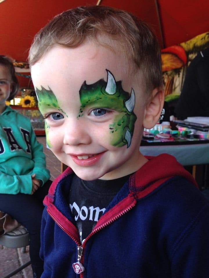 Pintura facial dinossauro verde